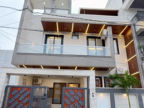200 Gaj House for Sale in Gandhi Path West, Jaipur