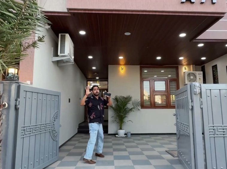 Entrance and porch of 4 BHK kothi Vaishali West Jaipur