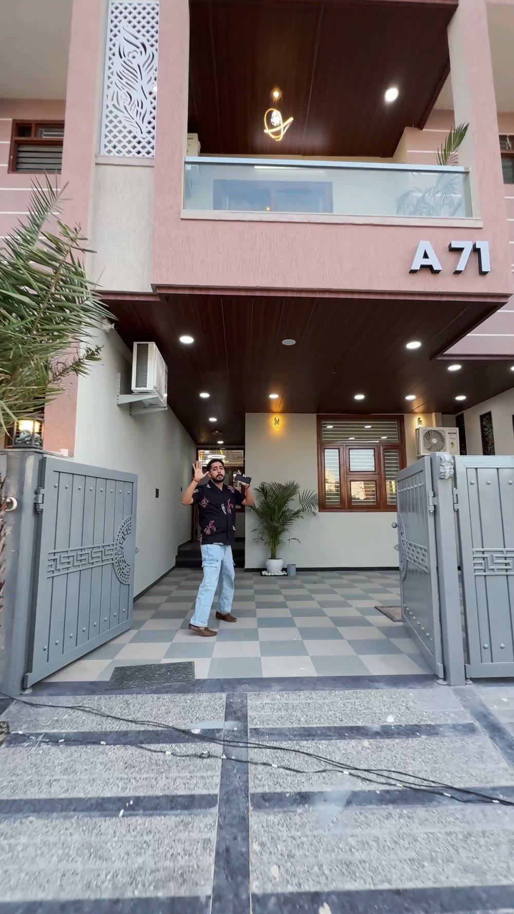 Entrance and porch of 4 BHK kothi Vaishali West Jaipur